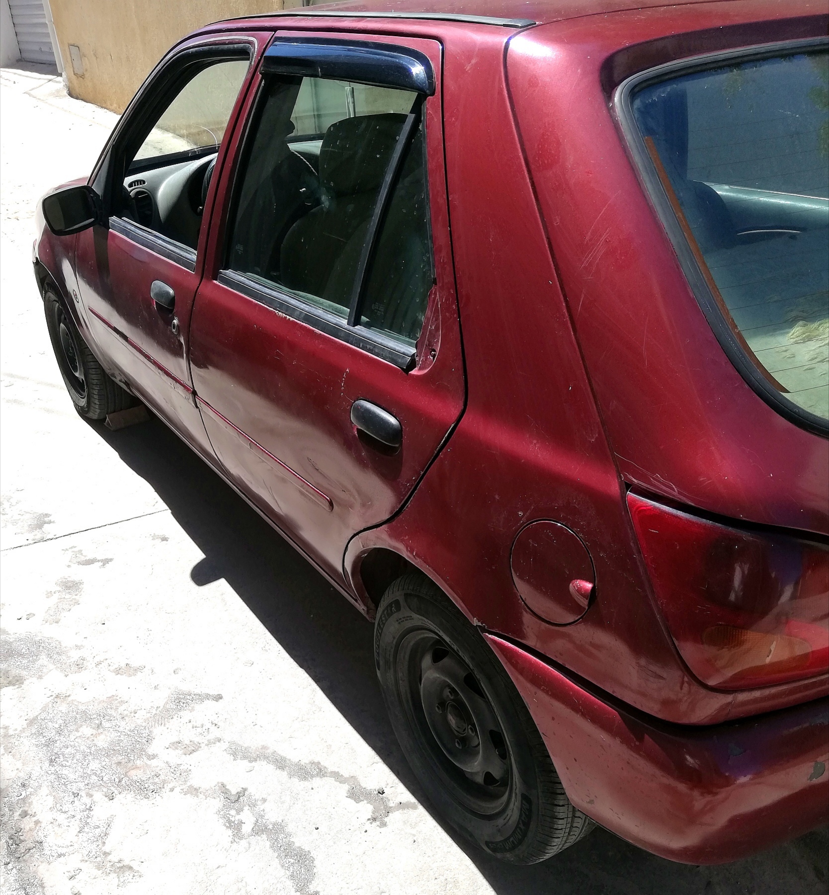 Sidi El Bechir Monfleury Ford Fiesta Voiture bon tat