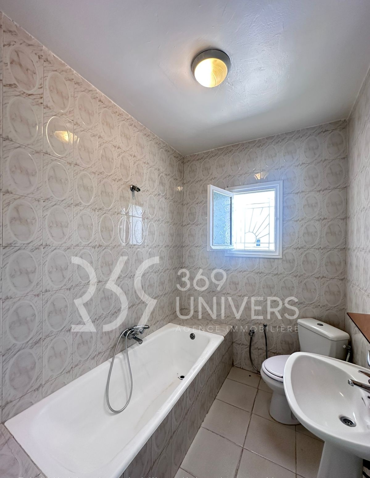 La Marsa&nbsp;Marsa Safsaf&nbsp;Location&nbsp;Appart. 3 pi�ces&nbsp;Eatge avec terrasse � marsa ville ref ra146