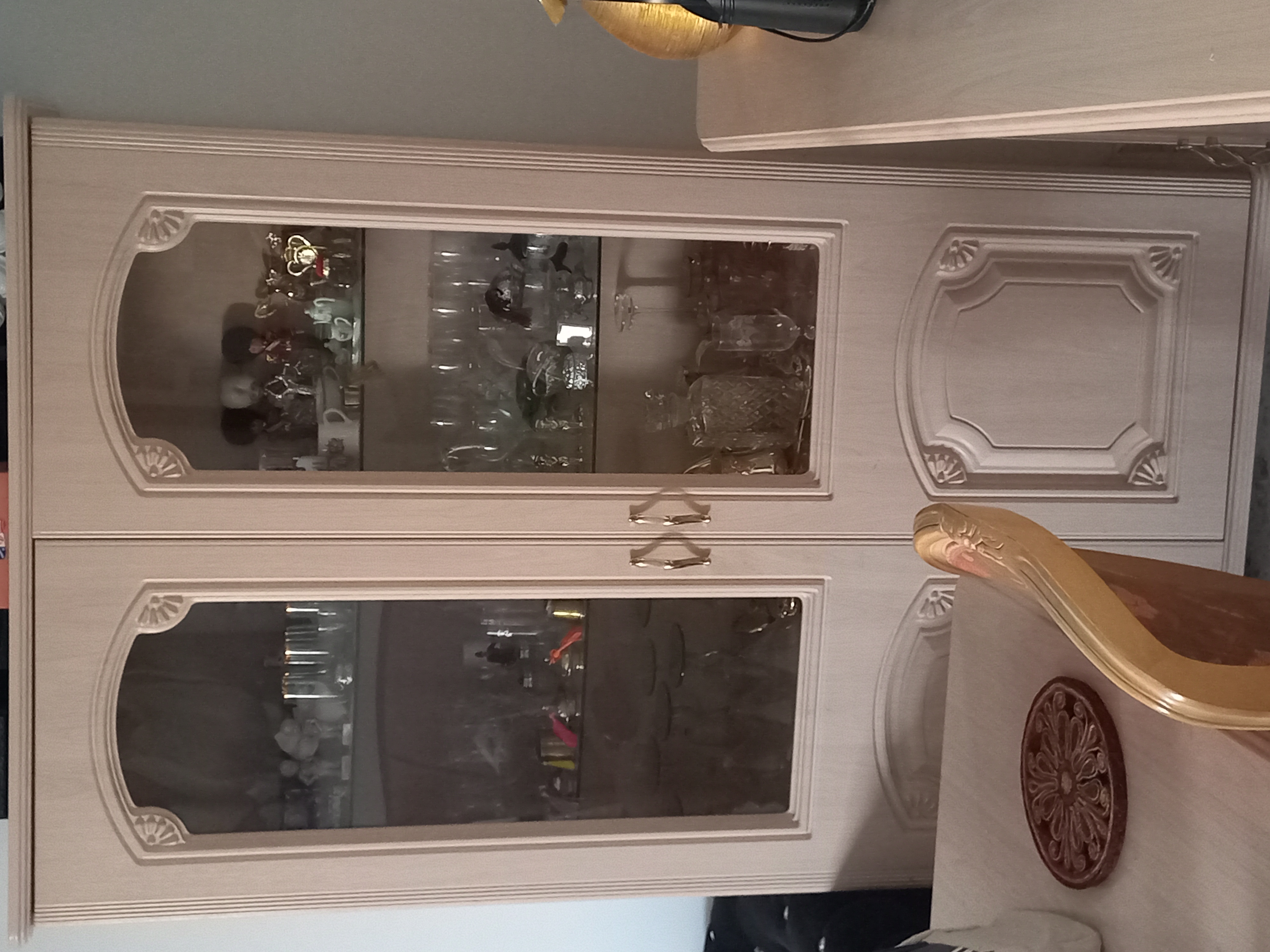 Ariana Ville Cite Ennasr 1 Salon - Salle  manger  Etagres, rangements Argentier  bon tat style lgant