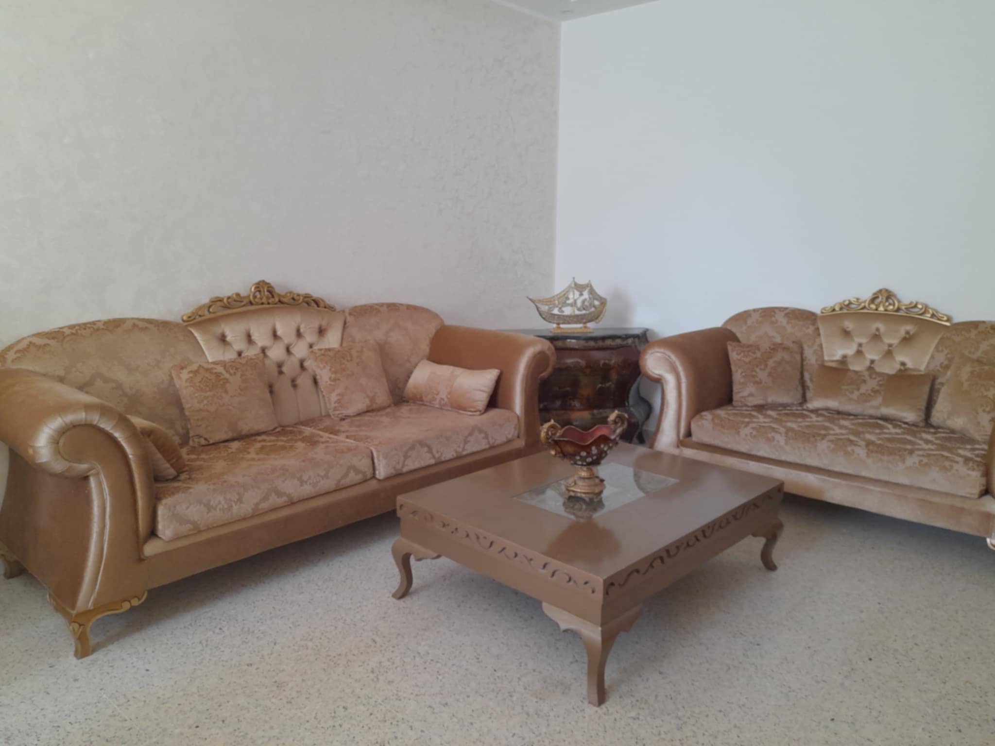 El Mourouj El Mourouj Salon - Salle  manger  Salons Salon beige quasi neuf