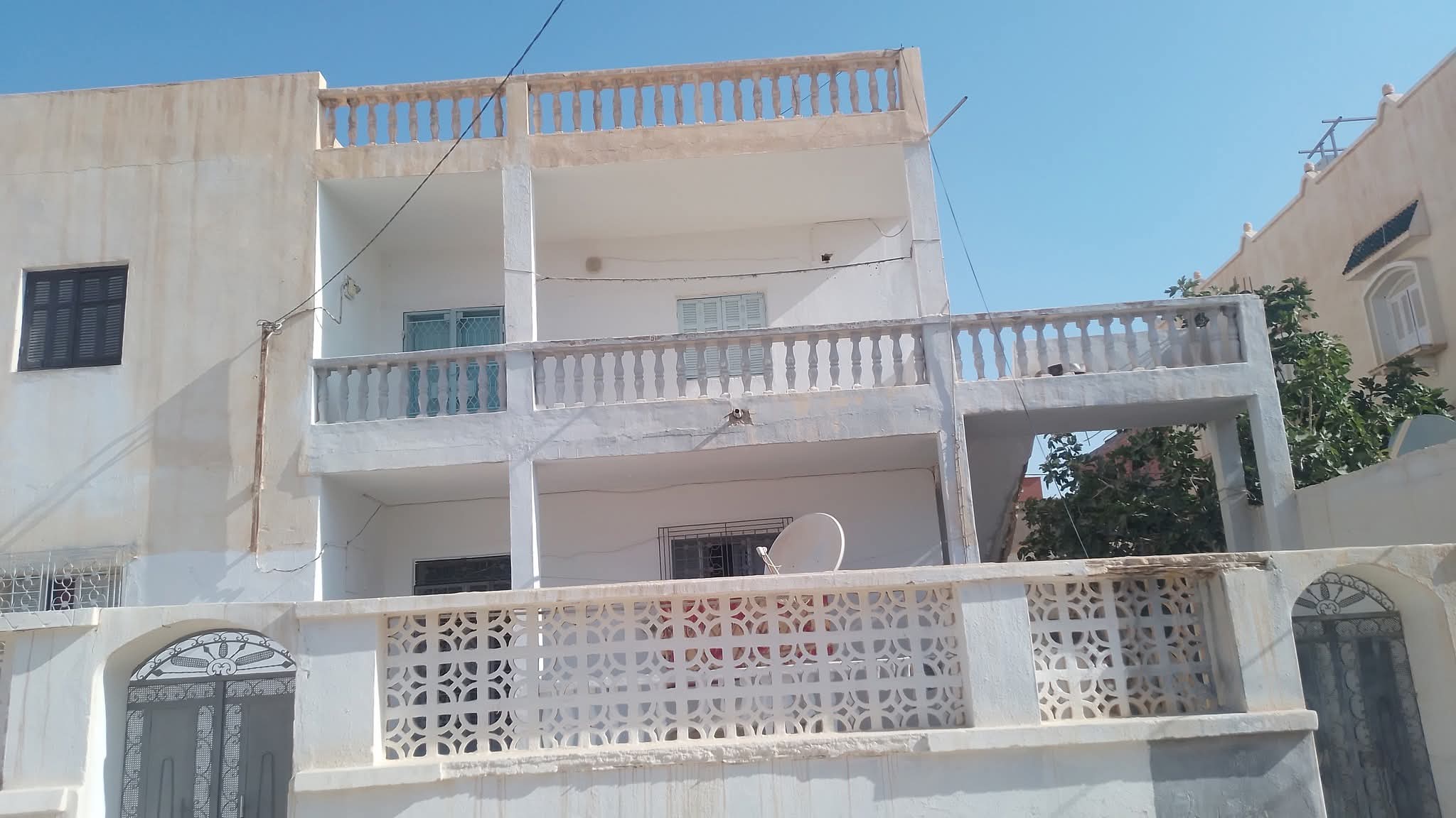 Gafsa Sud Gafsa Cite Ennour Vente Appart. 5 pices+ S3 de 156m2  hay ennour gafsa  ne pas rater