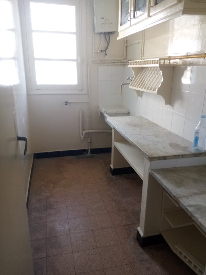 Bab Bhar Republique Location Appart. 2 pices Hall 2 chambres avec balcon pres av med 5