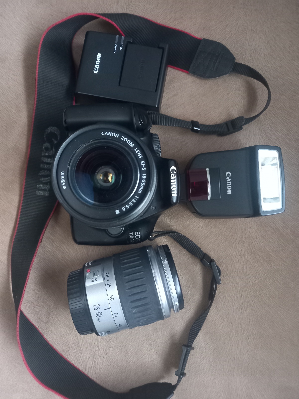 El Kram Le Kram Ouest Reflex numrique Reflex numrique Canon 1100 avec 2 objectifs et flash