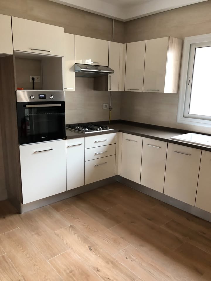 Cite El Khadra&nbsp;Zone urbaine nord&nbsp;Location&nbsp;Appart. 4 pi�ces&nbsp;Aprt salon et 3 chambres au centre urbain nord