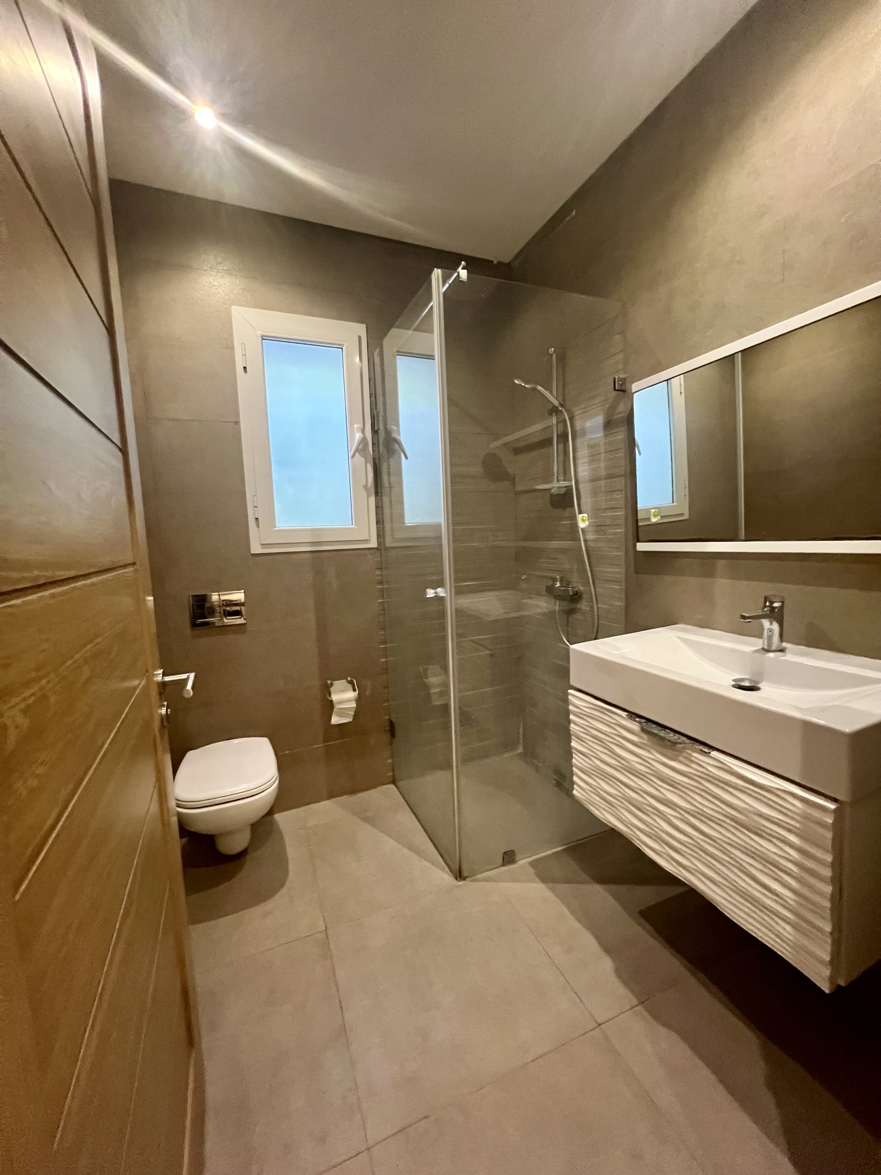 La Marsa&nbsp;Berge Du Lac&nbsp;Location&nbsp;Appart. 4 pi�ces&nbsp;Rdc de villa salon et 4 chambres et jardin