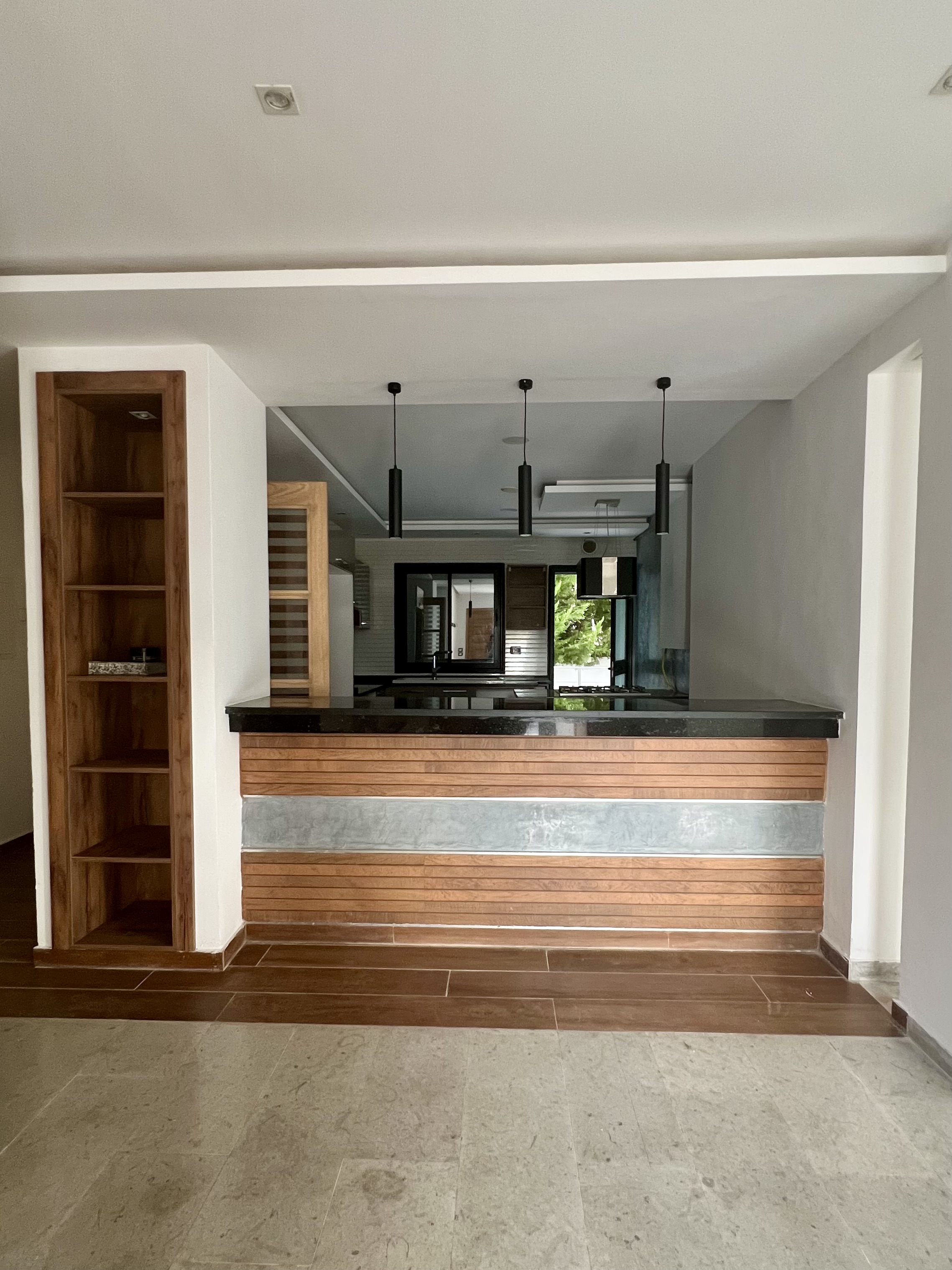 La Marsa&nbsp;Berge Du Lac&nbsp;Location&nbsp;Appart. 4 pi�ces&nbsp;Rdc de villa salon et 4 chambres et jardin