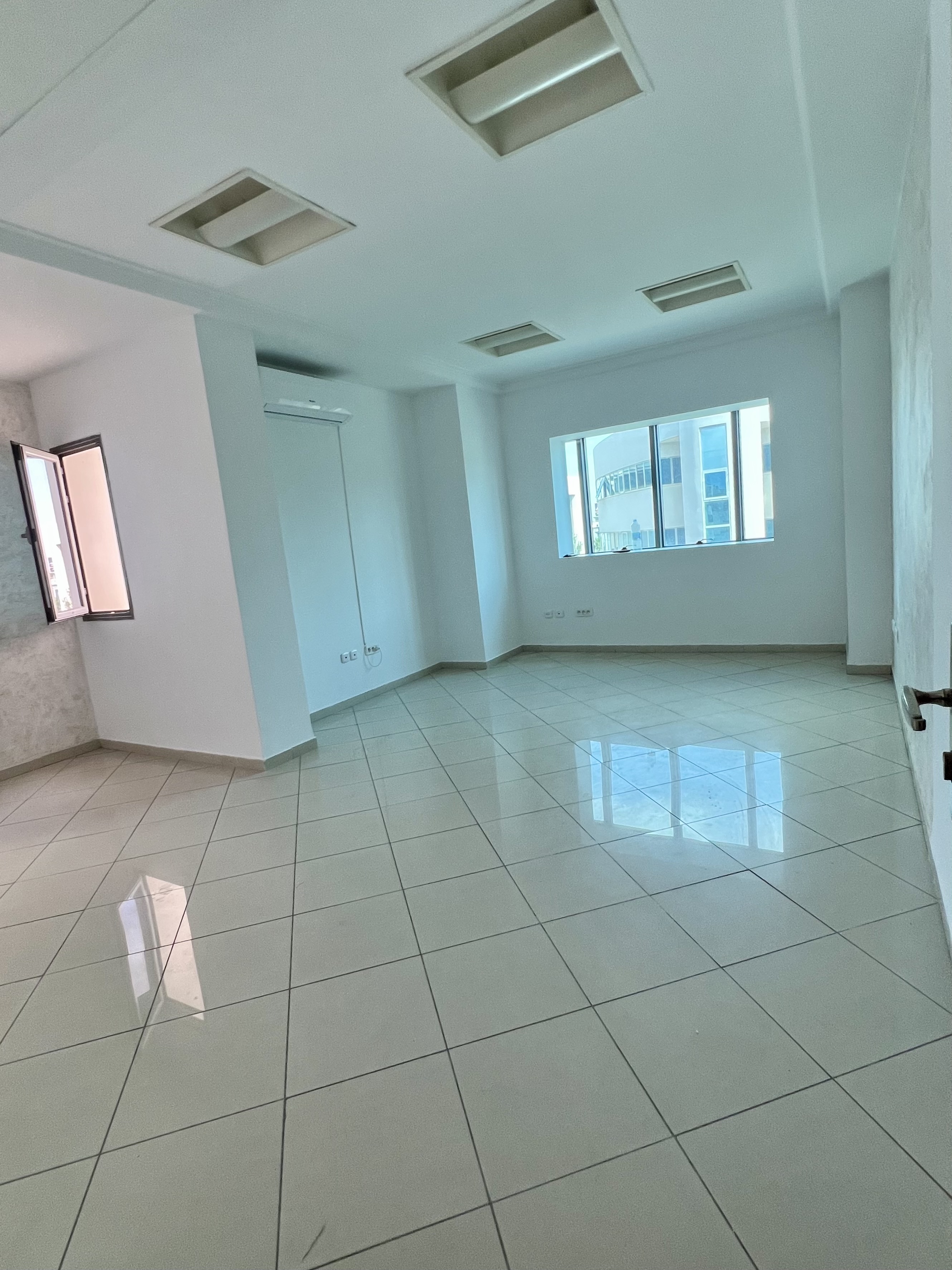 La Marsa&nbsp;Berge Du Lac&nbsp;Location&nbsp;Appart. 5 pi�ces+&nbsp;Bureau h et 5 pi�ces 3500 ttc