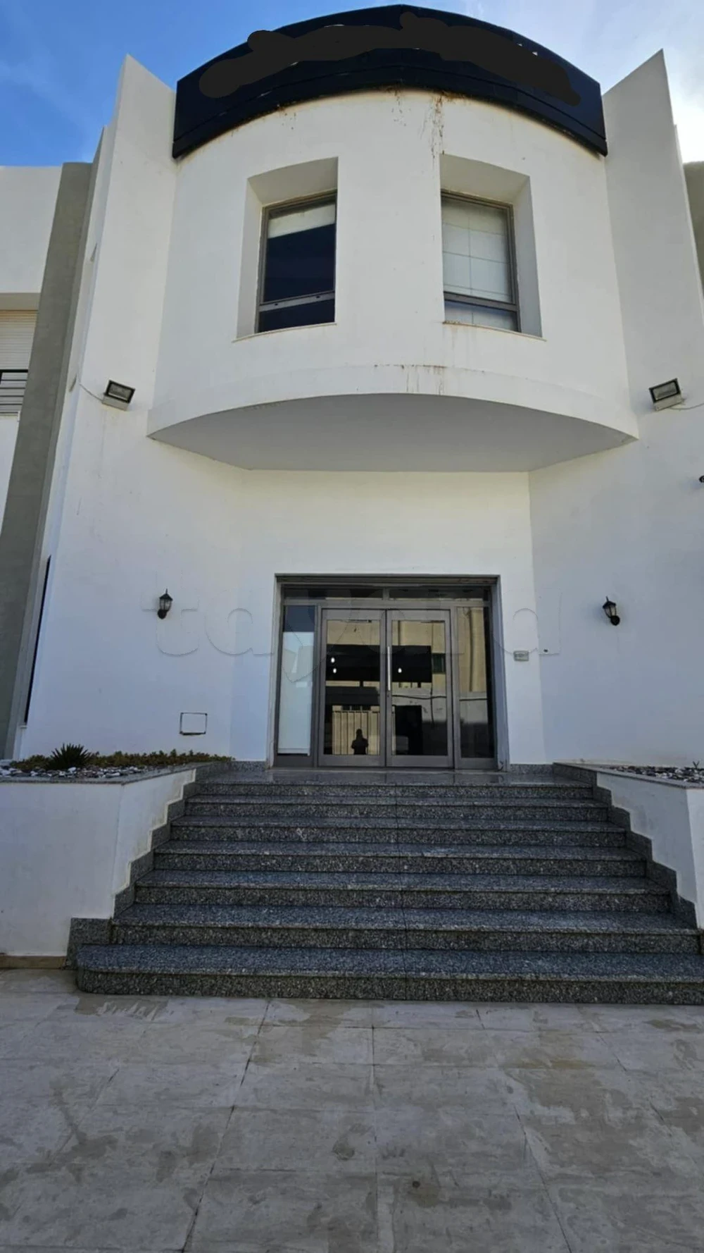 Mnihla&nbsp;Mnihla&nbsp;Location&nbsp;Surfaces&nbsp;Grand showroom mnihla