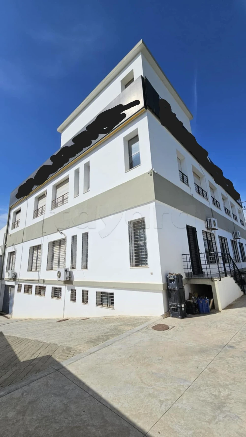 Mnihla&nbsp;Mnihla&nbsp;Location&nbsp;Surfaces&nbsp;Grand showroom mnihla