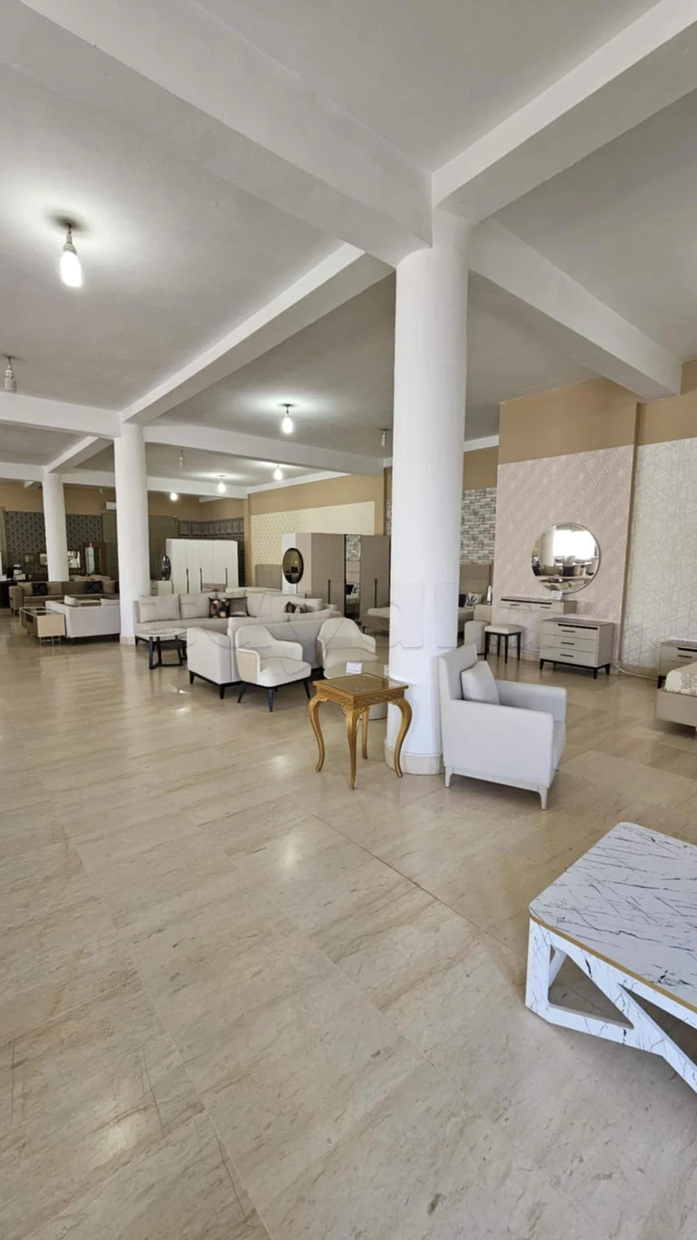 Mnihla&nbsp;Mnihla&nbsp;Location&nbsp;Surfaces&nbsp;Grand showroom mnihla