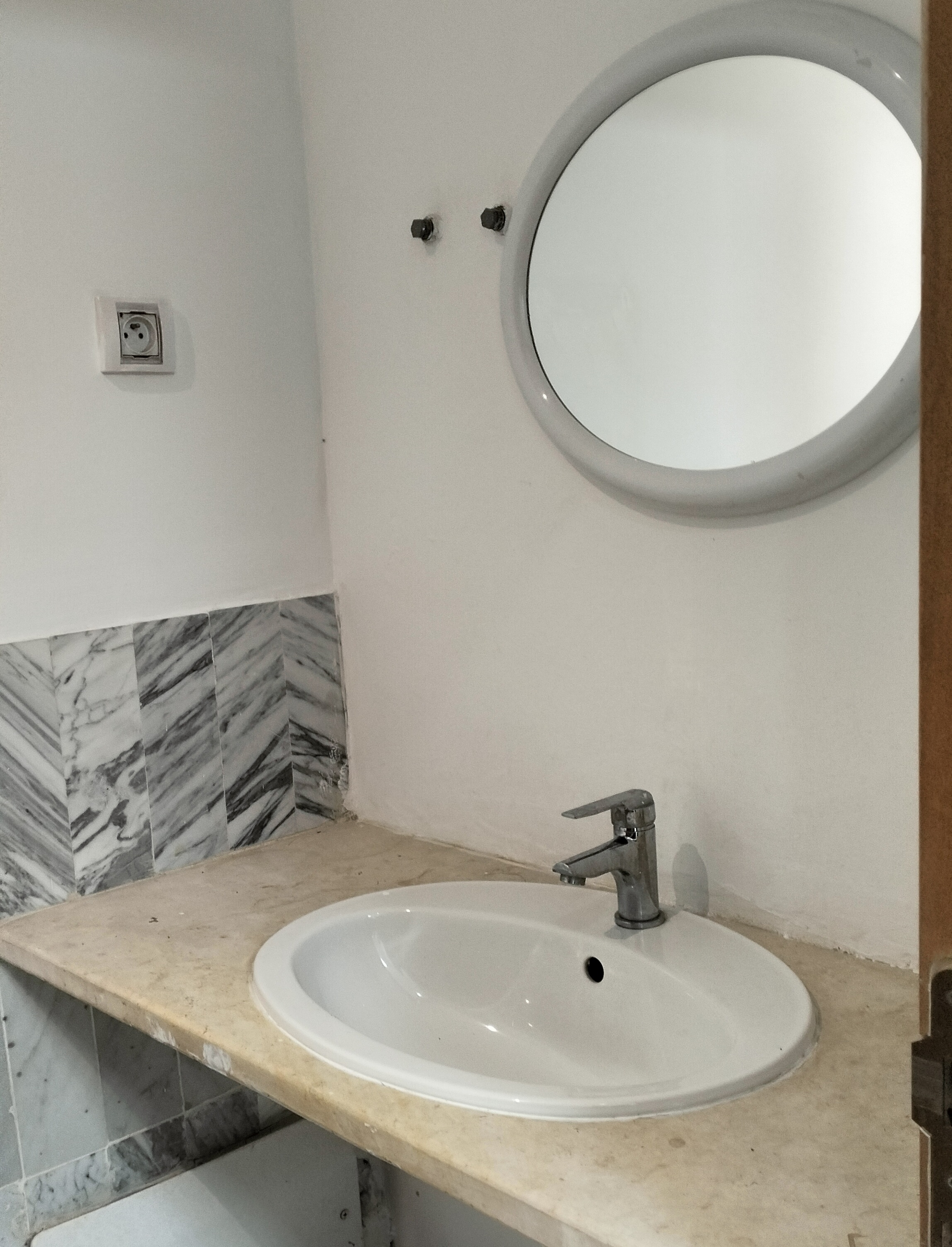 Bab Bhar&nbsp;Taieb El M'Hiri&nbsp;Location&nbsp;Surfaces&nbsp;Beau bureau open space haut standing