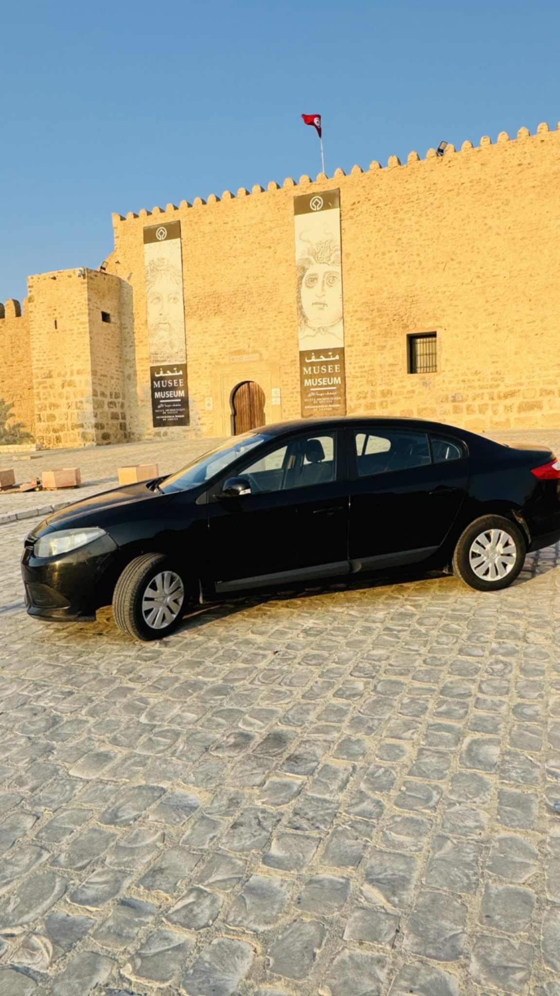 La Chebba La Chebba Renault FLUENCE Voiture renault