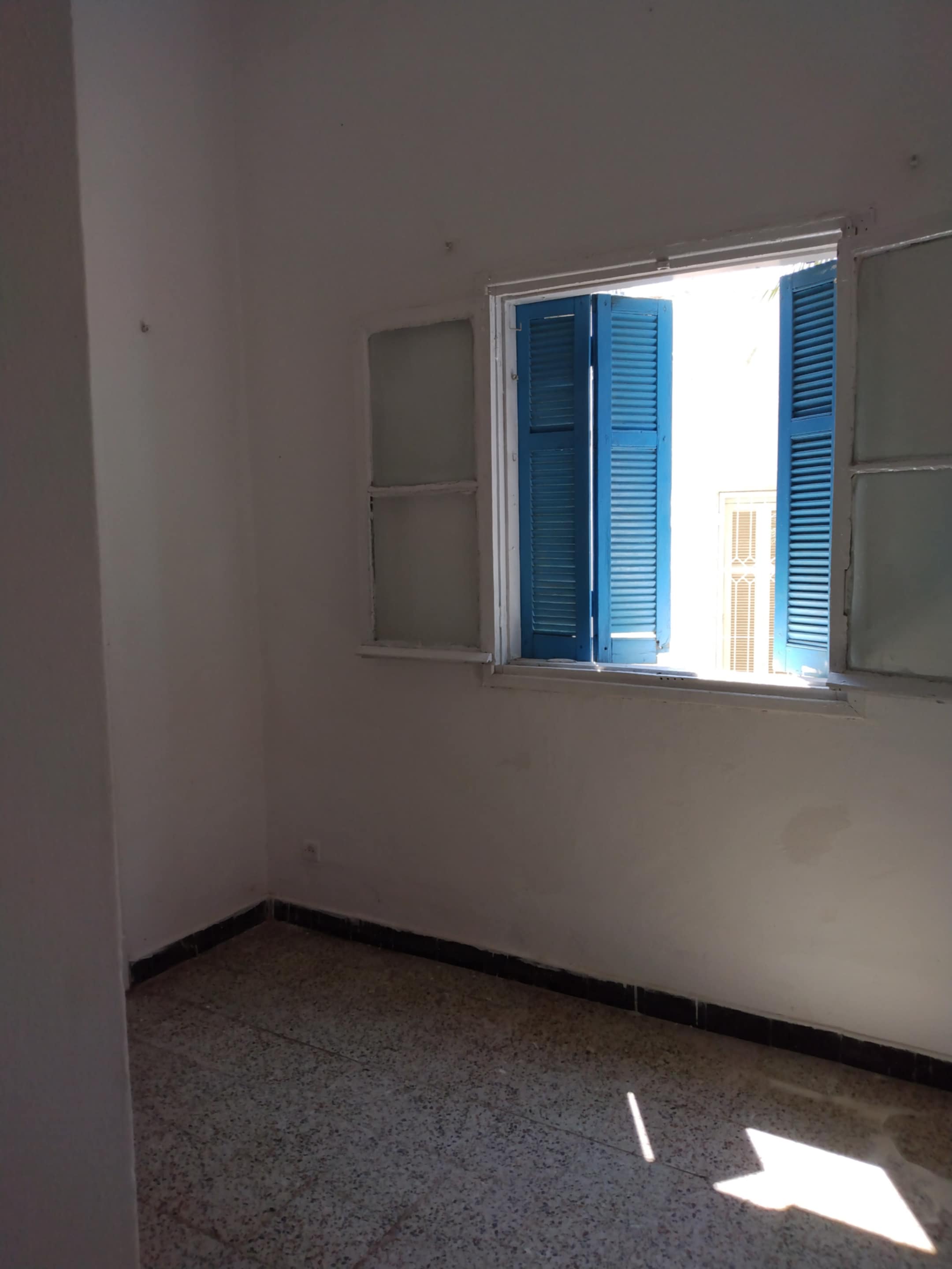 Sidi El Bechir Bab El Falla Vente Appart. 2 pices Appt s plus 2 rue beb elfallah l'hopital militaire