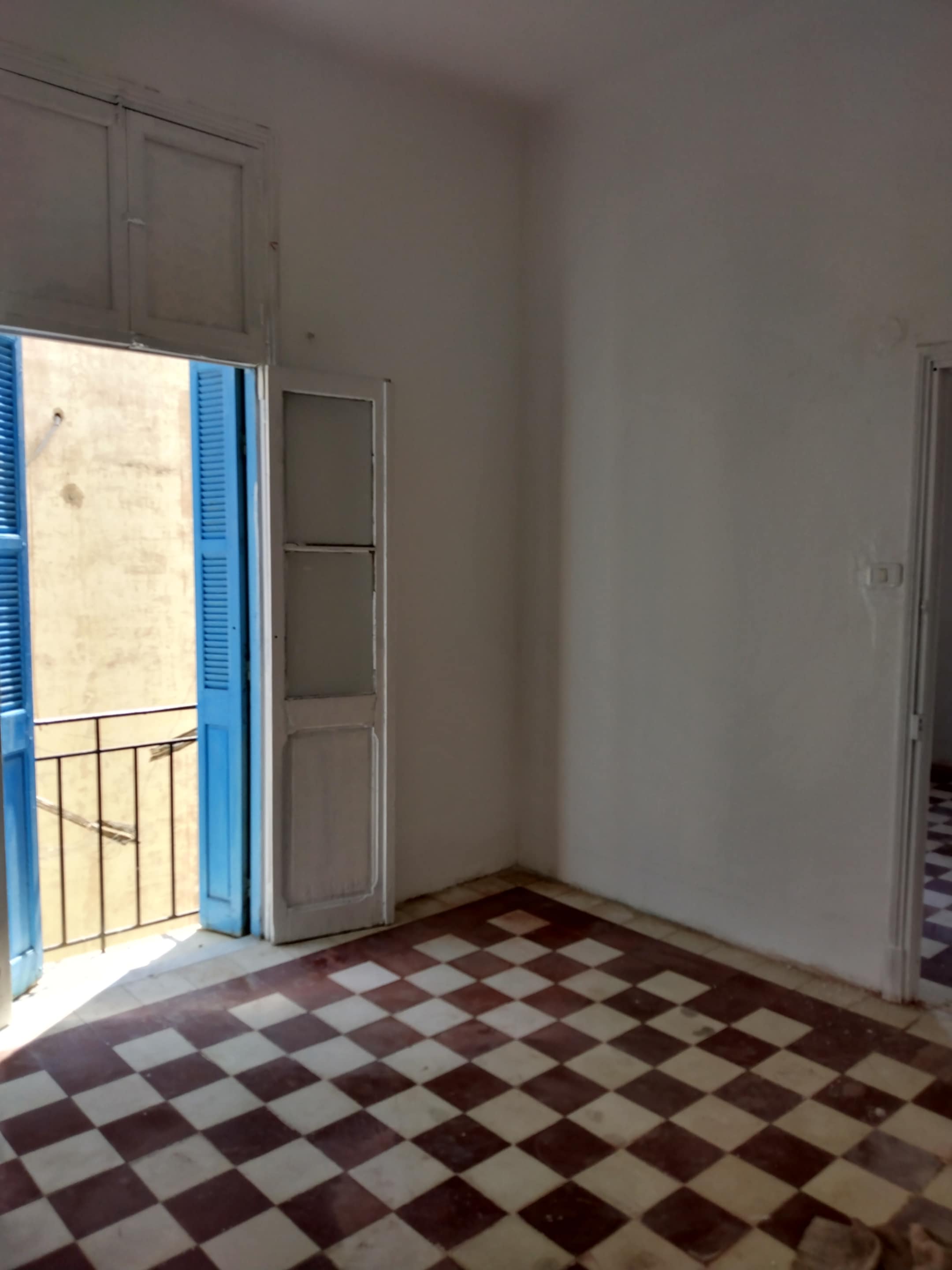 Sidi El Bechir Bab El Falla Vente Appart. 2 pices Appt s plus 2 rue beb elfallah l'hopital militaire