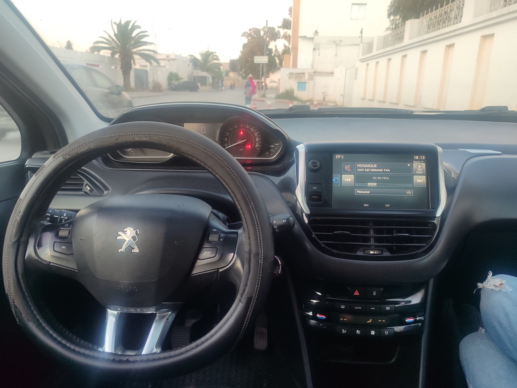 Peugeot 208