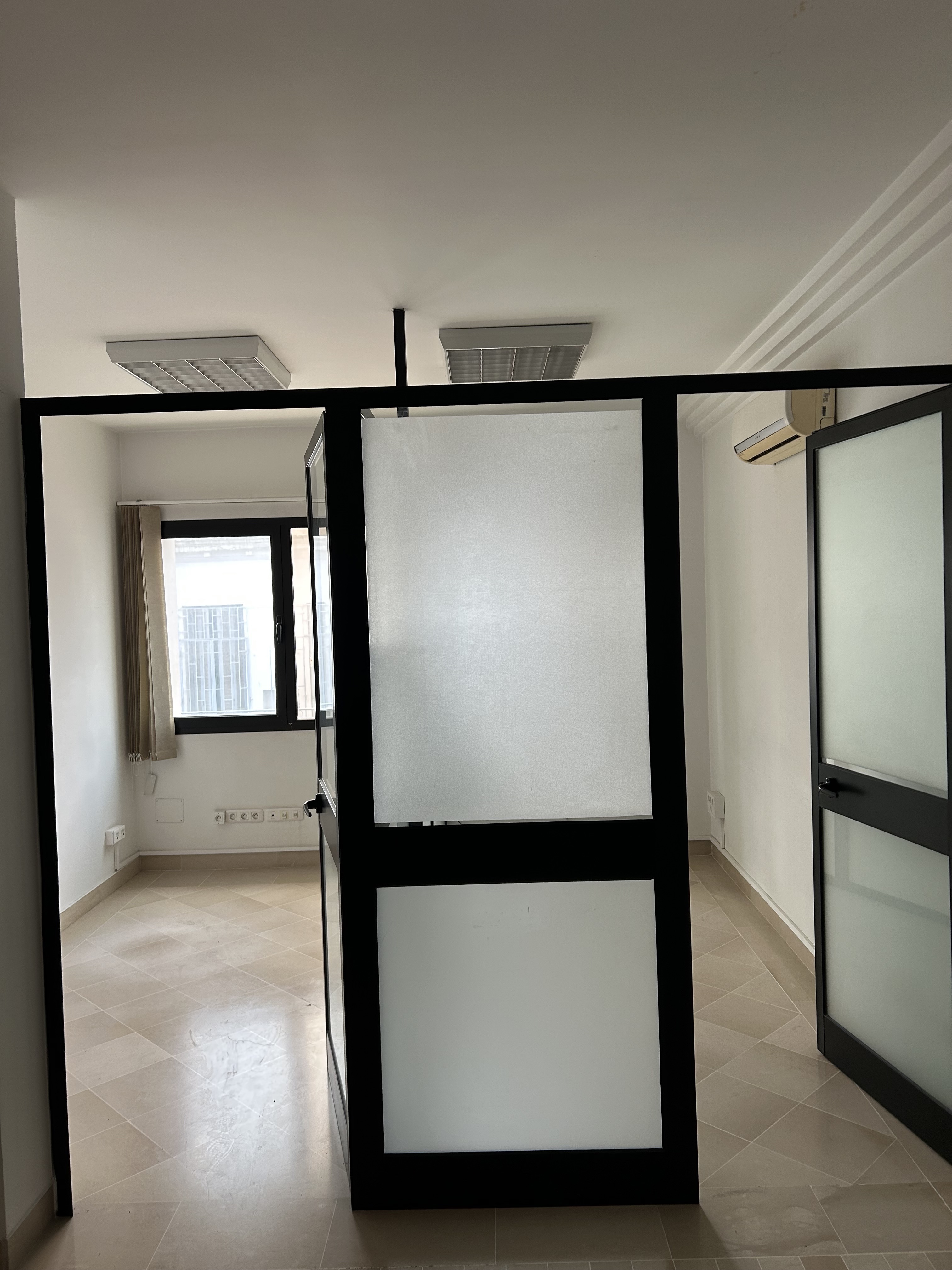 Bab Bhar&nbsp;Bab Bhar&nbsp;Location&nbsp;Surfaces&nbsp;Sh room bur 810 m2 tunis cv l250904