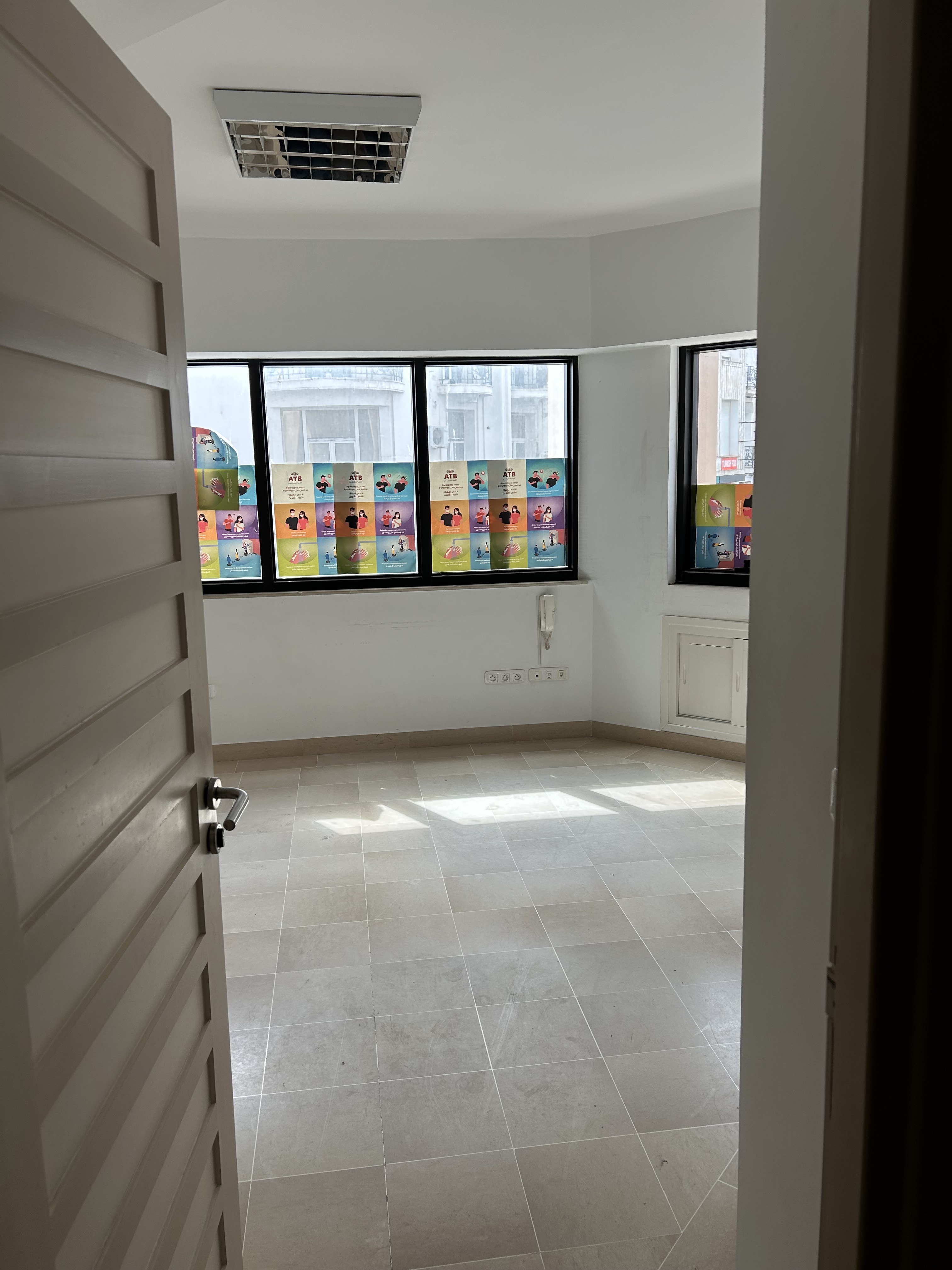 Bab Bhar&nbsp;Bab Bhar&nbsp;Location&nbsp;Surfaces&nbsp;Sh room bur 810 m2 tunis cv l250904