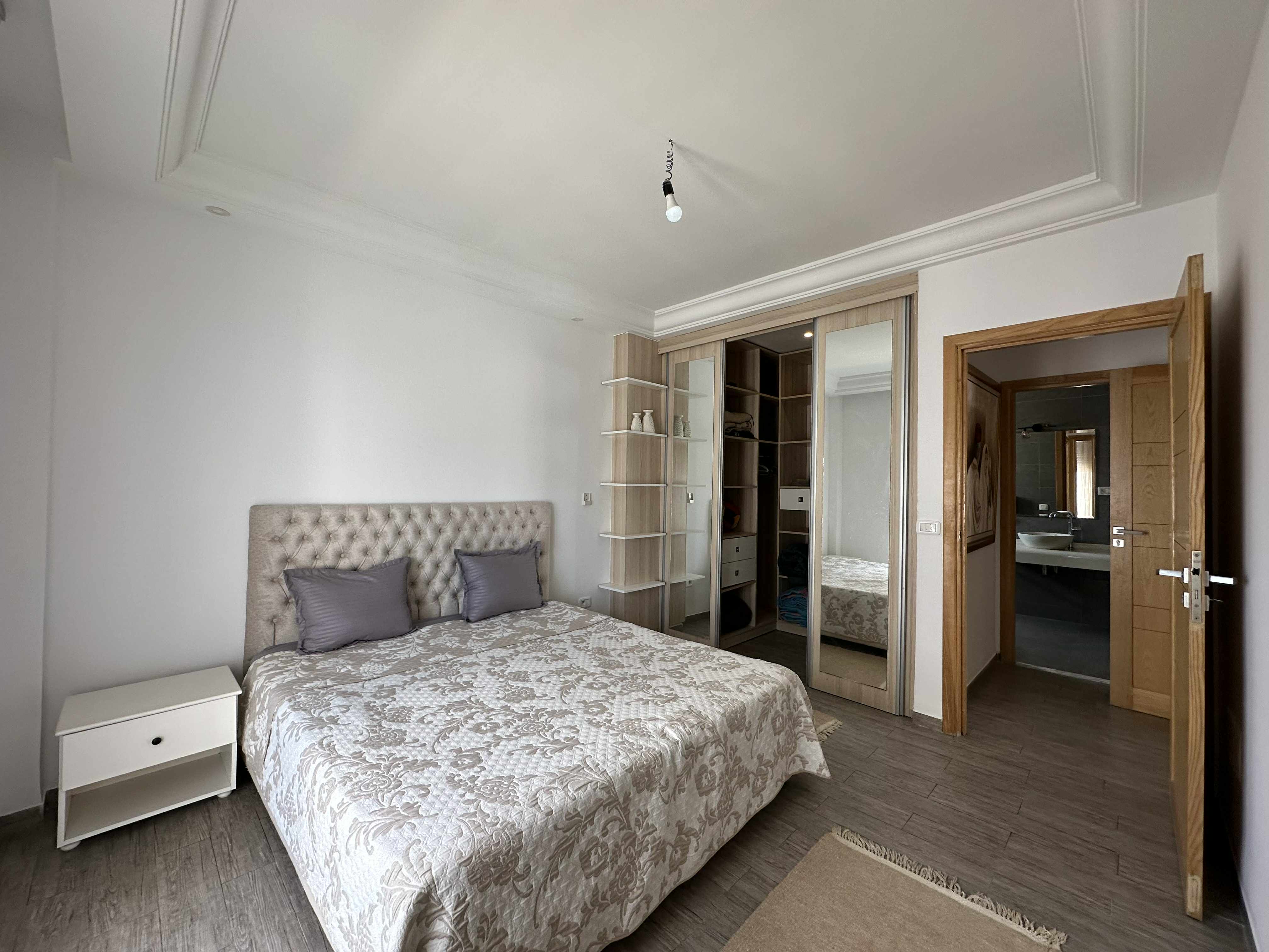 Ariana Ville Cite Ennasr 2 Location Appart. 4 pices Etage de villa s3 neuf meubl  ennasr 2