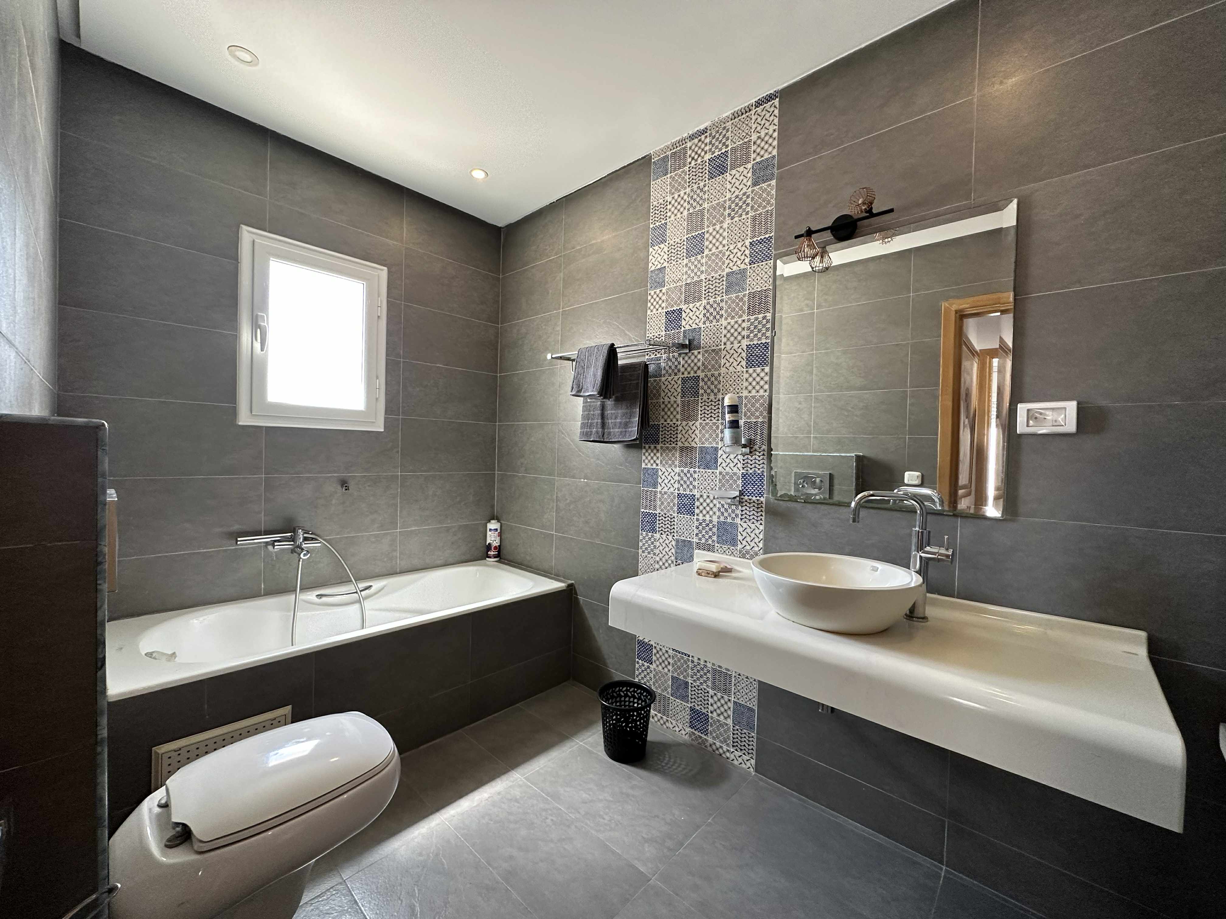 Ariana Ville Cite Ennasr 2 Location Appart. 4 pices Etage de villa s3 neuf meubl  ennasr 2