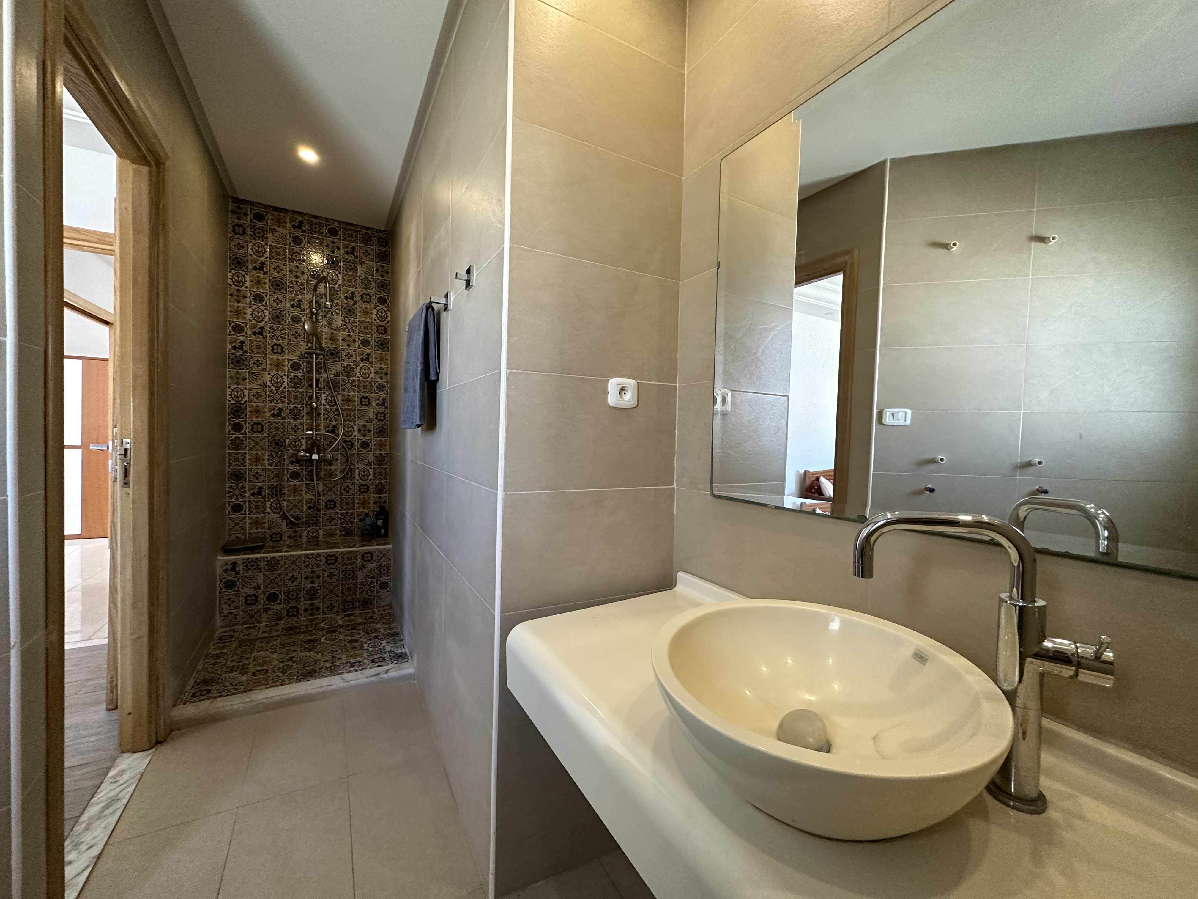 Ariana Ville Cite Ennasr 2 Location Appart. 4 pices Etage de villa s3 neuf meubl  ennasr 2