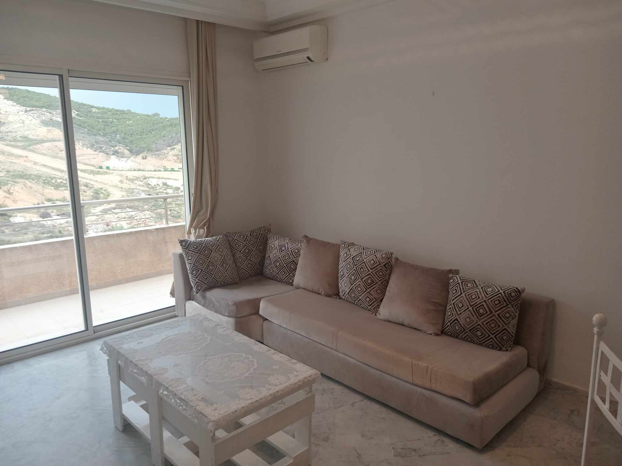 Ariana Ville Cite Ennasr 2 Location Appart. 2 pices S1 meubl hs avec terrasse spacieuse  ennasr 2
