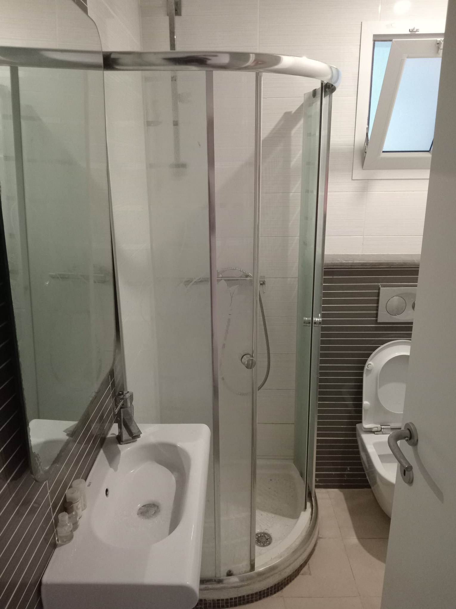 Ariana Ville Cite Ennasr 2 Location Appart. 2 pices S1 meubl hs avec terrasse spacieuse  ennasr 2