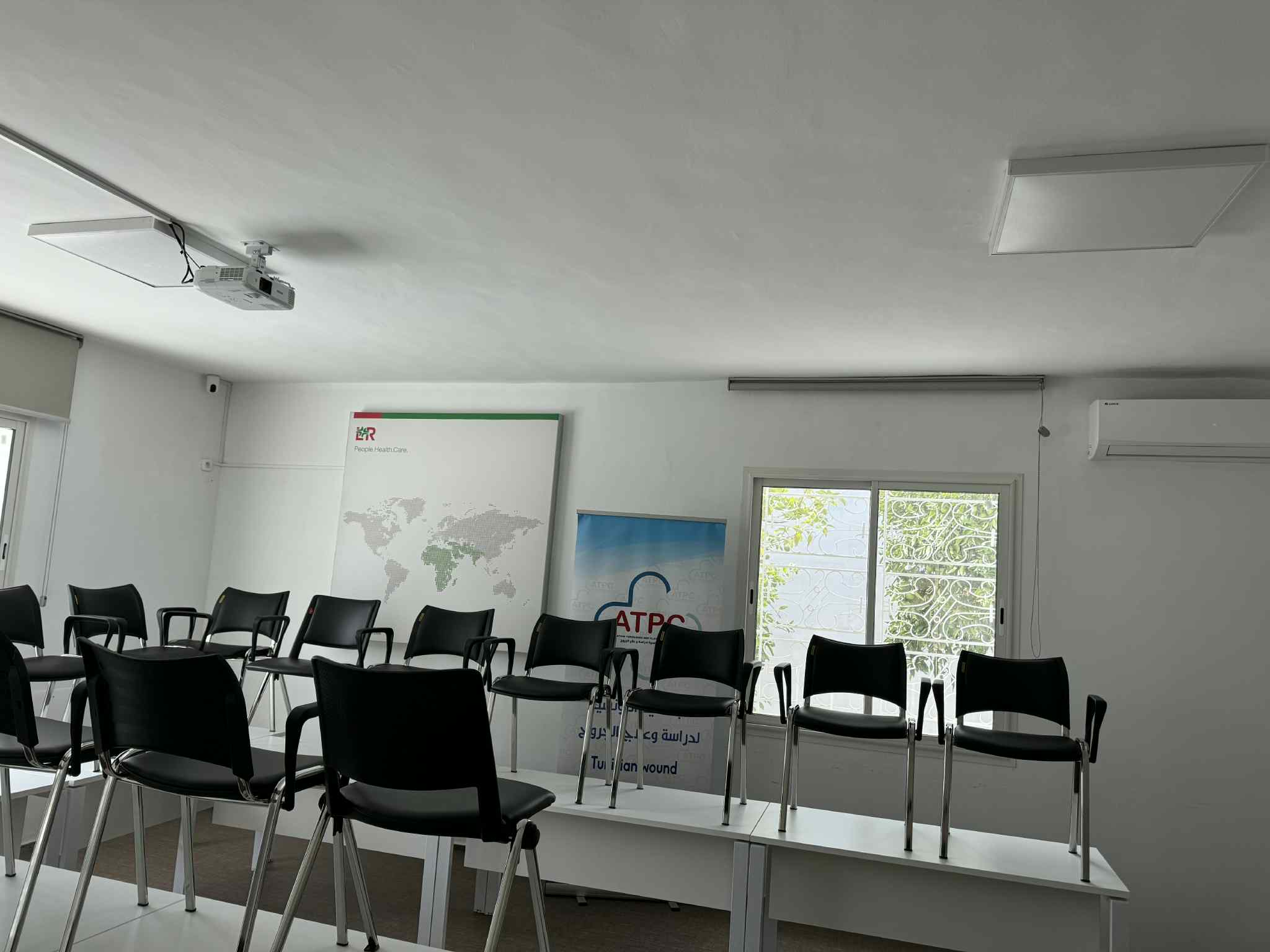 Ariana Ville&nbsp;El Menzah 6&nbsp;Bureaux & Commerces&nbsp;Bureau&nbsp;Coquette villa bureautique hs � menzah 6