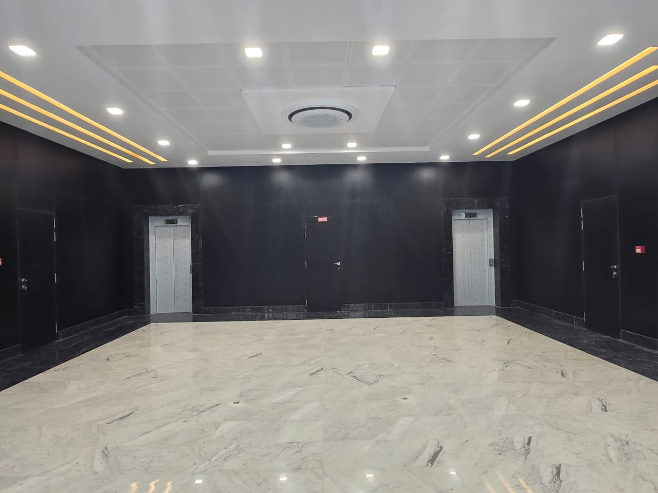 Raoued&nbsp;Cite El Ghazala 2&nbsp;Bureaux & Commerces&nbsp;Bureau&nbsp;Bureau 2440 m2 ths � pole la gazelle