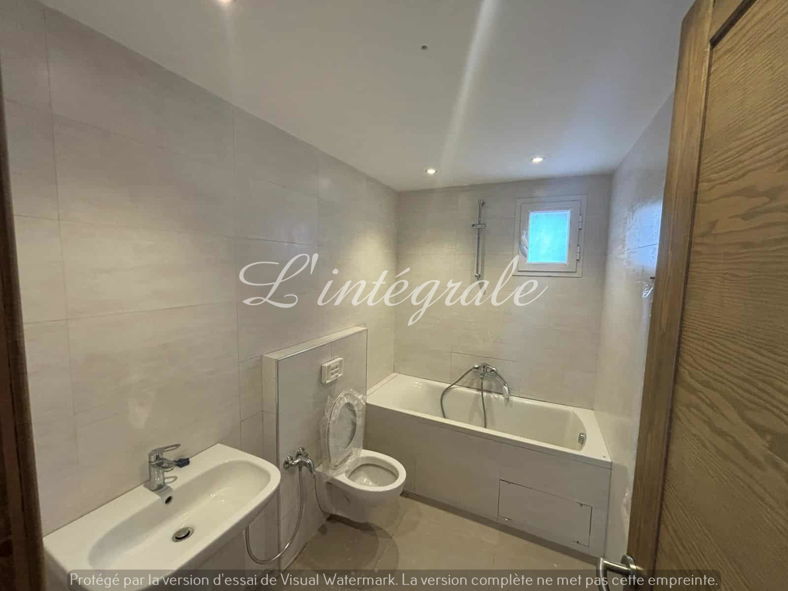 Ariana Ville Borj El Baccouche Location Appart. 4 pices S3 tout neuf au 1er tage