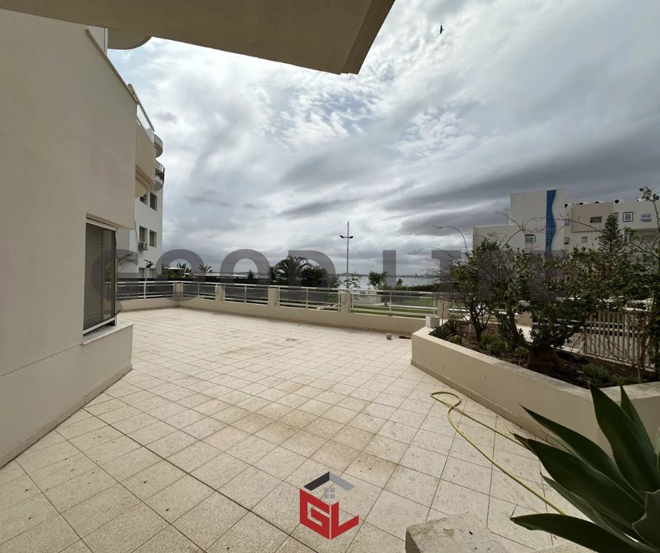 La Marsa Berge Du Lac Location Appart. 5 pices+ S4 au rdc avec vue sur le lac au lac1