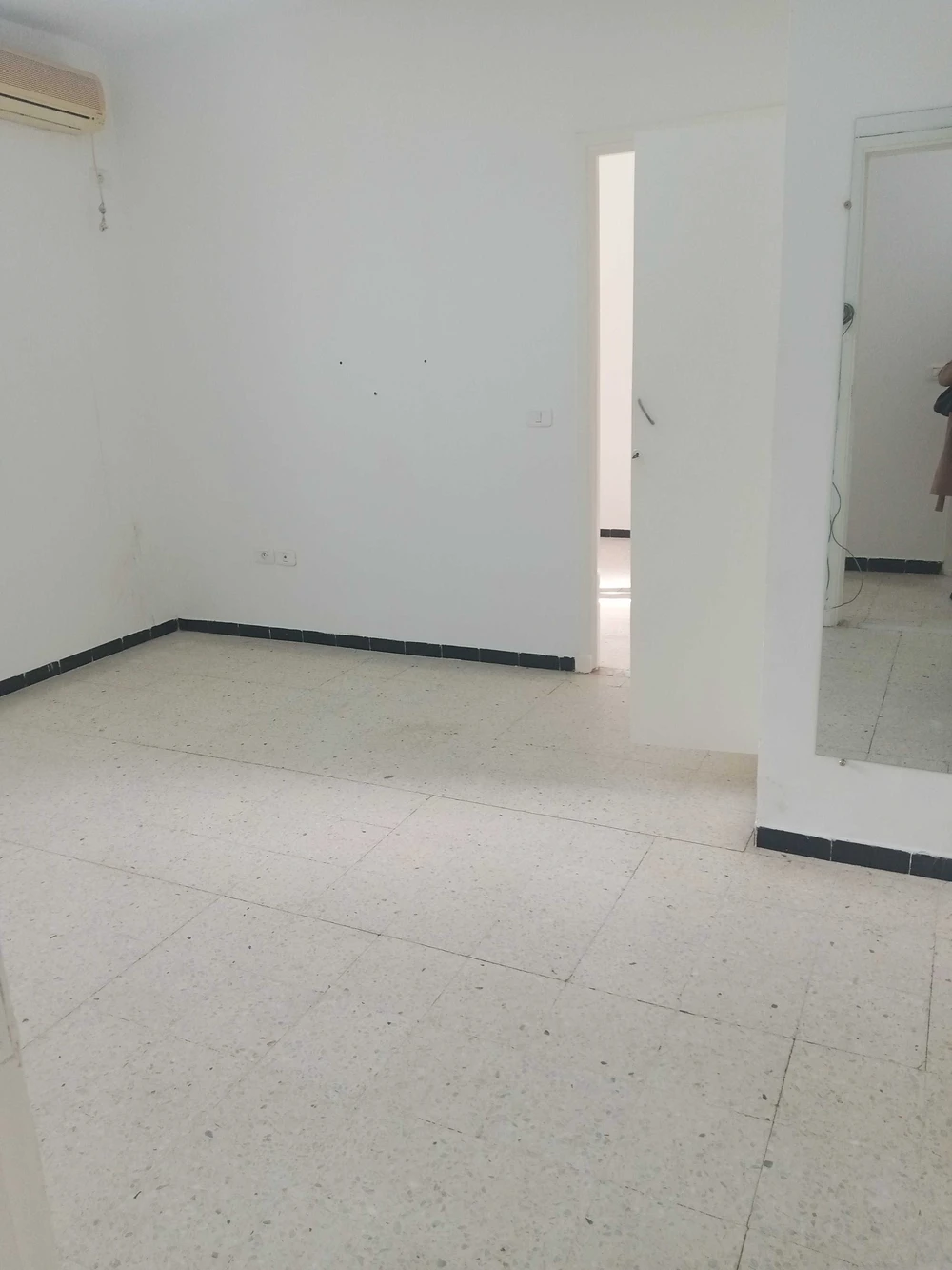 El Menzah El Manar 1 Location Appart. 2 pices Un mignon studio vide  manar1