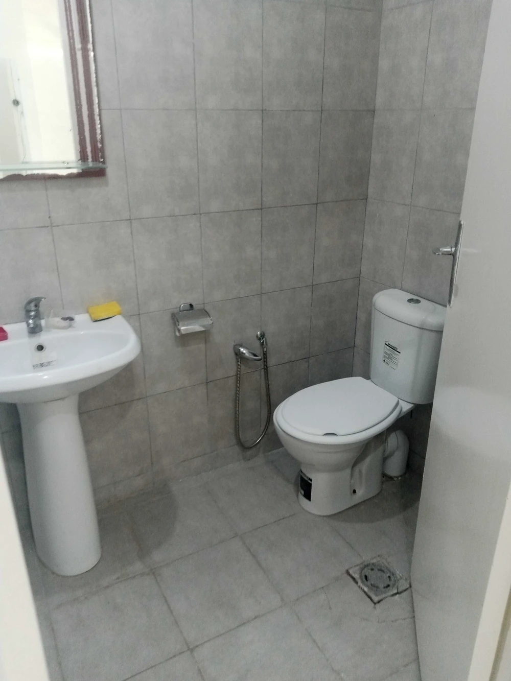 El Menzah El Manar 1 Location Appart. 2 pices Un mignon studio vide  manar1