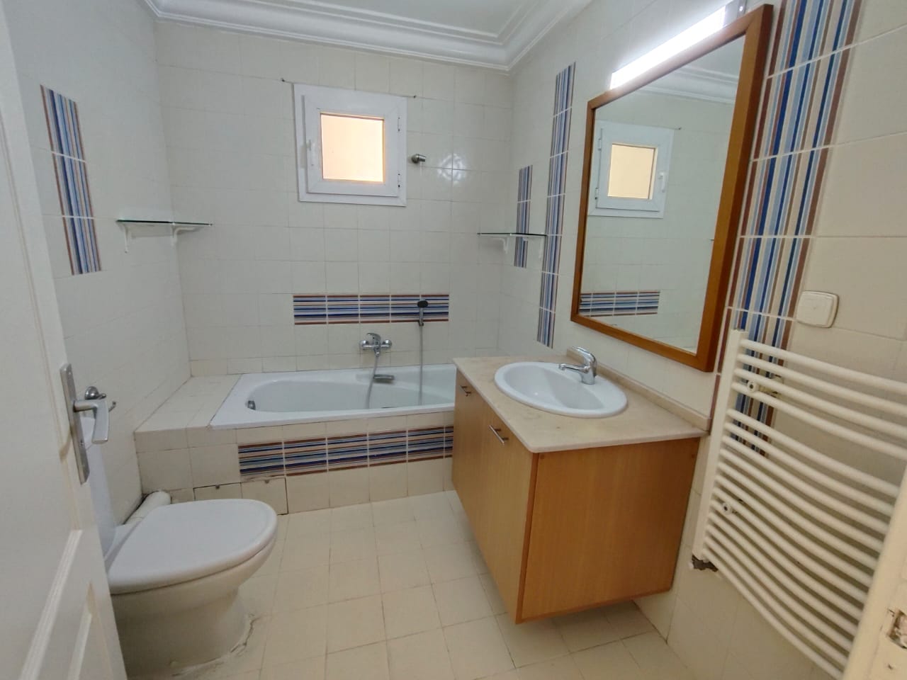 La Marsa El Aouina Vente Appart. 5 pices+ Aouina wahat vent s4 175 m2