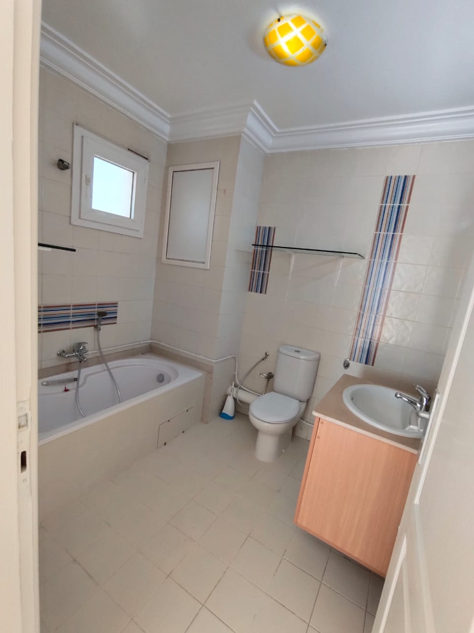 La Marsa El Aouina Vente Appart. 5 pices+ Aouina wahat vent s4 175 m2