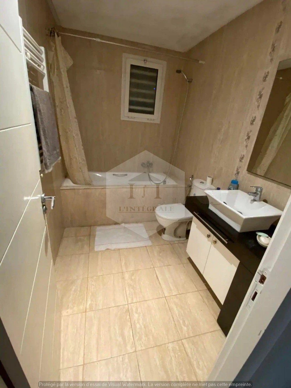 Ariana Ville Cite Ennasr 2 Location Appart. 4 pices S3 richement meubl