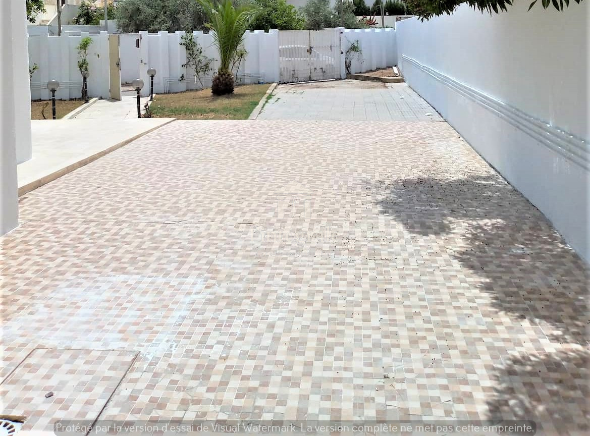 El Menzah El Menzah 9 Location Maisons S4 rez de chausse avec jardin