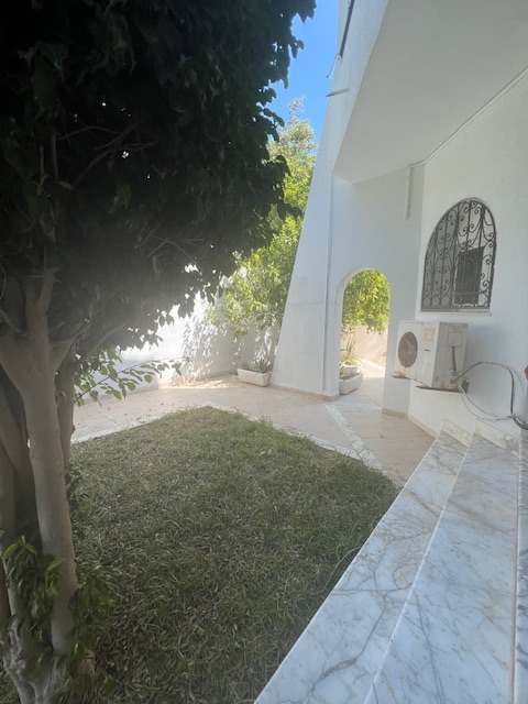 La Marsa Berge Du Lac Location Maisons Espace bureautique 550 m2 rdc villa au lac 2