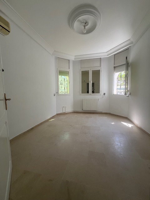 La Marsa Berge Du Lac Location Maisons Espace bureautique 550 m2 rdc villa au lac 2