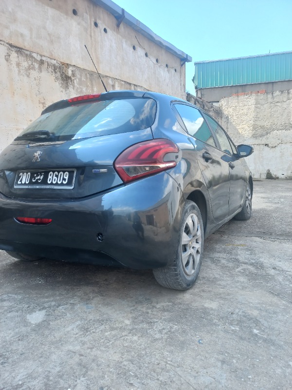 Peugeot 208