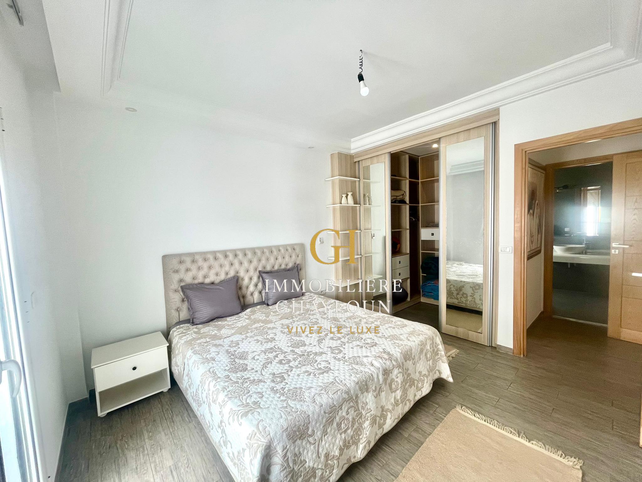 Ariana Ville&nbsp;Cite Ennasr 2&nbsp;Location&nbsp;Appart. 4 pi�ces&nbsp;S3 meubl� luxe et calme  � ennaser 2