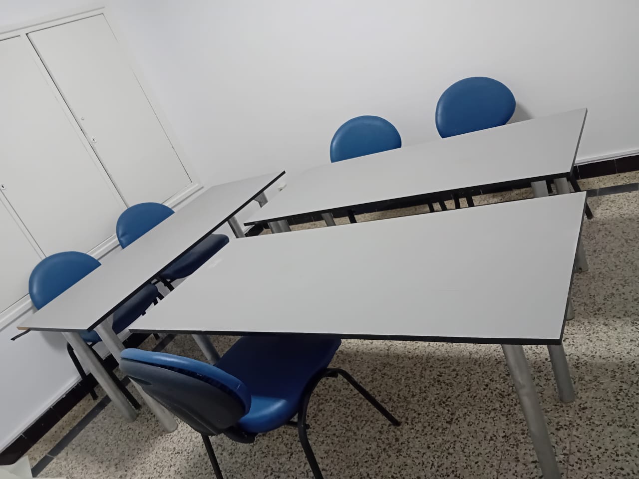 Cite El Khadra Cite El Khadra Meubles de bureau Bureaux - Tables Matriel de bureau