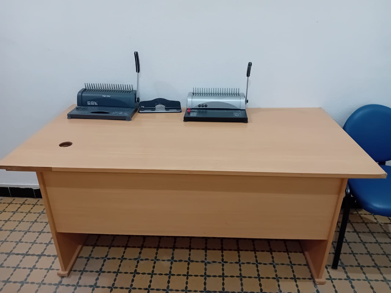 Cite El Khadra Cite El Khadra Meubles de bureau Bureaux - Tables Matriel de bureau