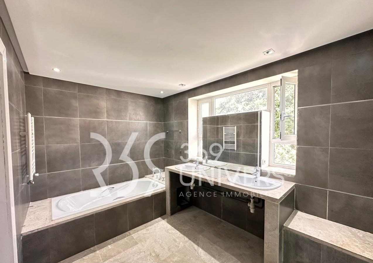 La Marsa&nbsp;Marsa Ennassim&nbsp;Location&nbsp;Appart. 4 pi�ces&nbsp;Etage avec piscine � la marsa ref ra134