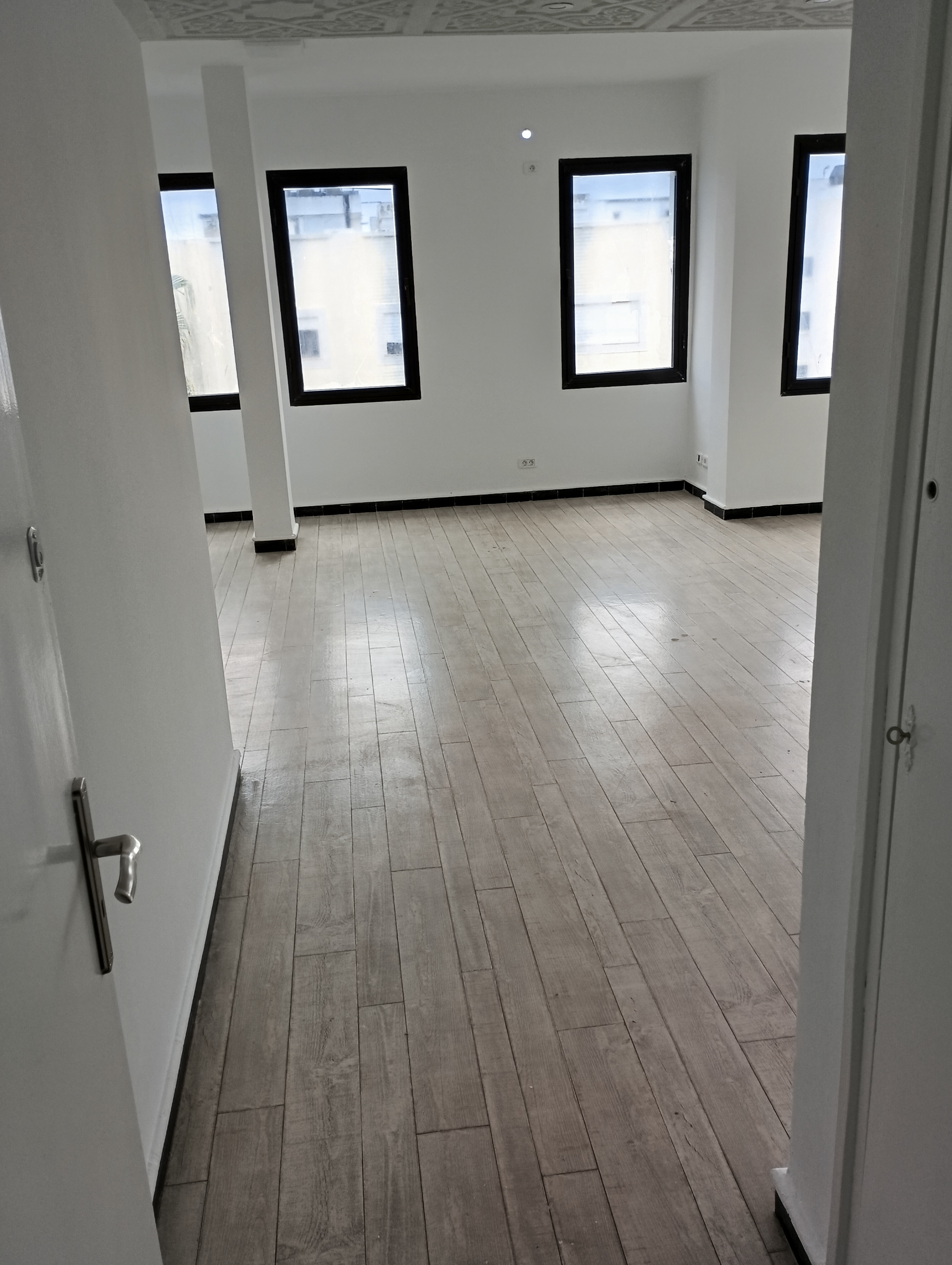 Bab Bhar Montplaisir Location Appart. 5 pices+ Des bureaux a montplaisir