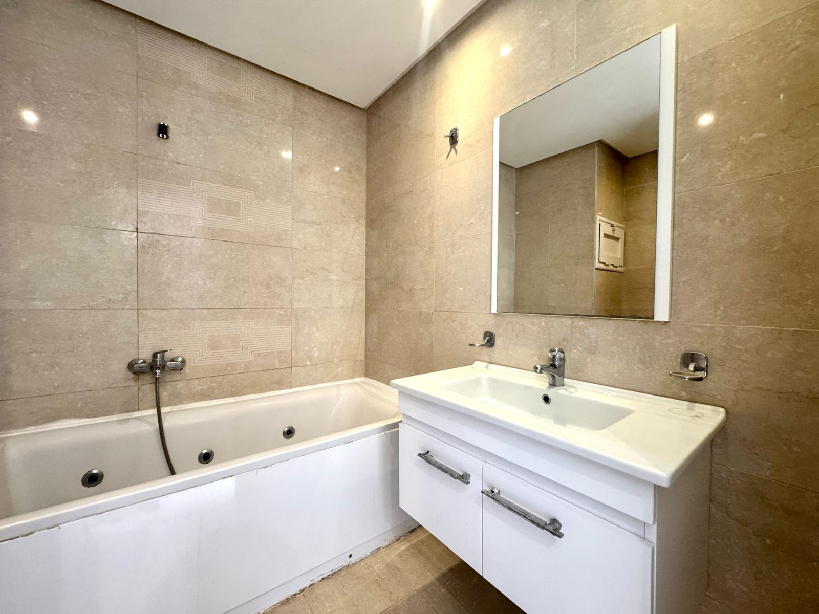 Ain Zaghouan&nbsp;Jardins de Carthage&nbsp;Location&nbsp;Appart. 3 pi�ces&nbsp;Charmant s2 jardins de carthage