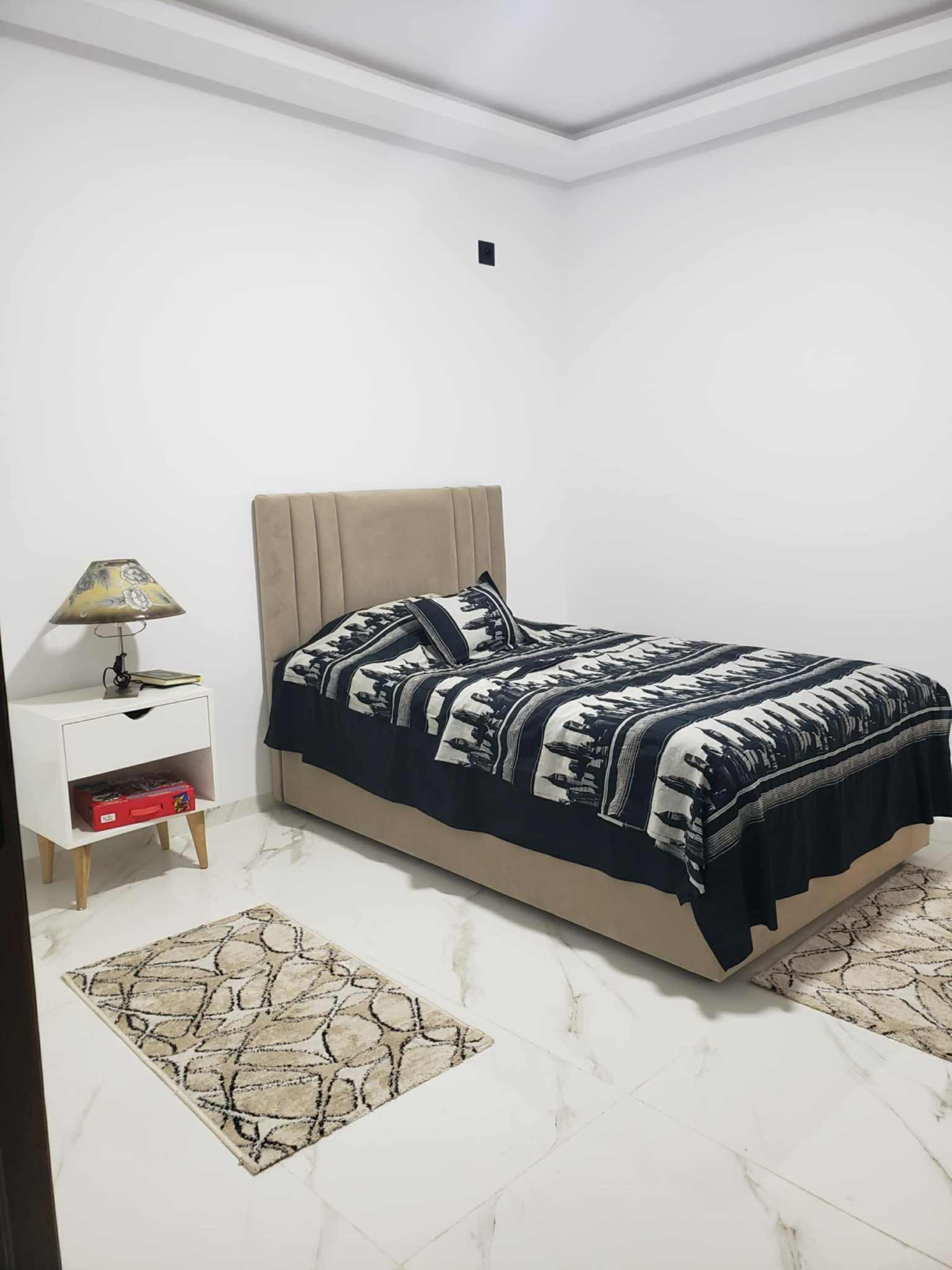 La Marsa&nbsp;El Aouina&nbsp;Location&nbsp;Appart. 1 pi�ce&nbsp;S1 haut standing meubl� �quip� avec place parking
