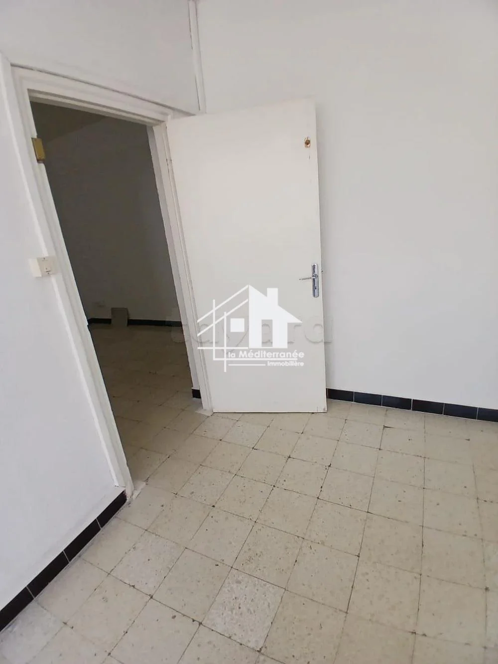 Bab Bhar Bab Bhar Location Appart. 2 pices Bureau h2  l'avenue de carthage