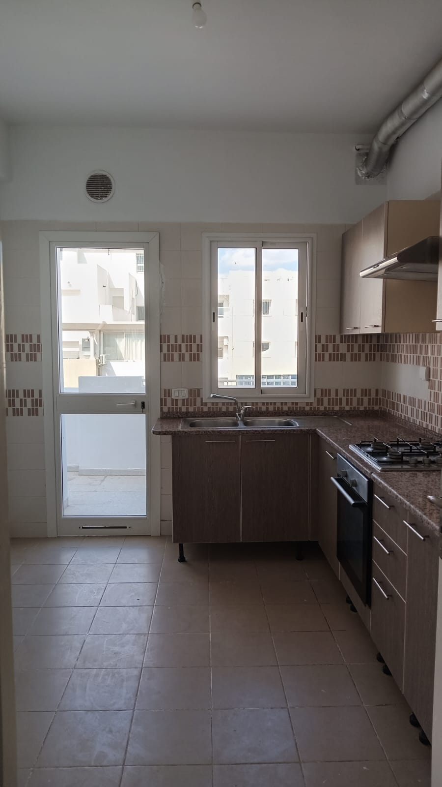 La Marsa El Aouina Location Appart. 4 pices S plus trois bien orient aux jard l'aouina