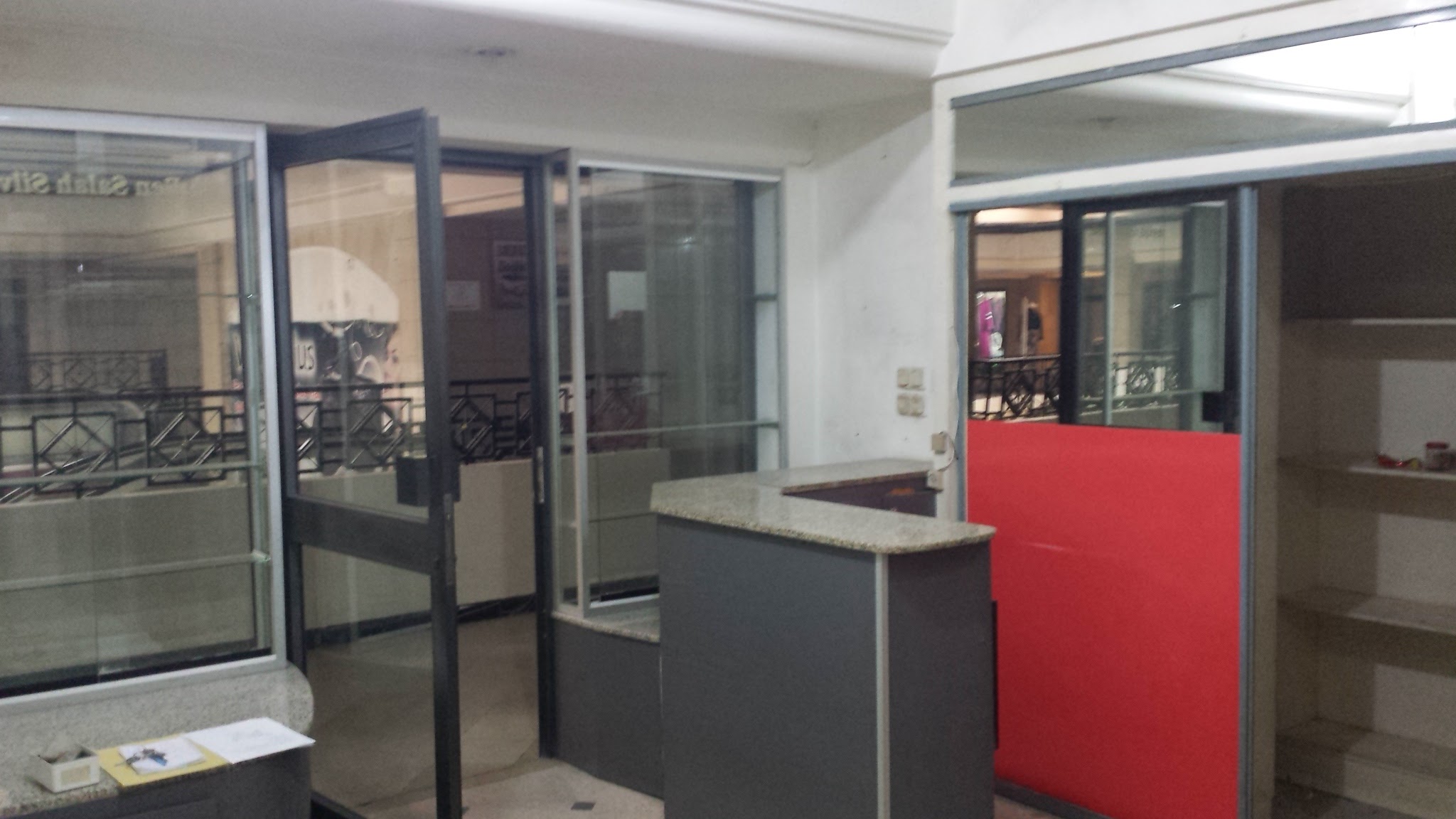 Bab Bhar Republique Bureaux & Commerces Surfaces Boutique au centre galaxie lafayette