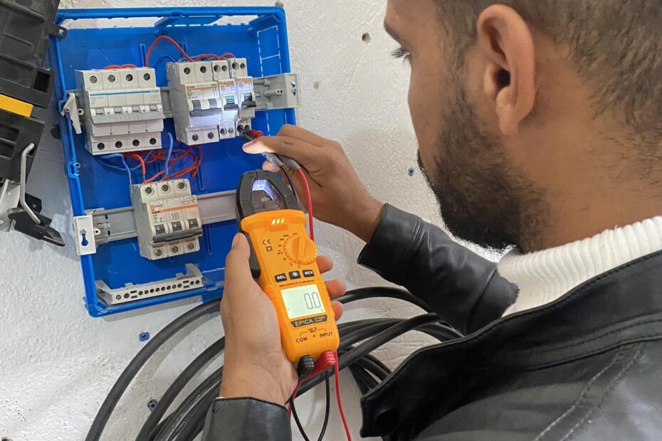 El Menzah El Manar 2 Emploi de maison Autre Electricit btiment et scurit lectronique